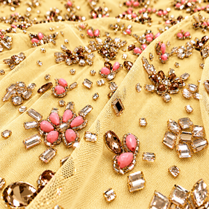 Tissu en dentelle à perles lourdes de qualité supérieure avec embellissements en strass pour vêtements de soirée - Product Image 1