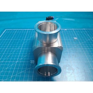 Válvula Angular de Alto Vacío SMC XLA-40 XLA-40-M9BA Usada Como Pieza de Repuesto para Equipos de Semiconductores Legacy - Product Image 2