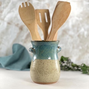 Porte-ustensiles compact en céramique grès, finition glaçure menthe bicolore, cuit au four, construction robuste, gain de place, organisateur de comptoir de cuisine - Product Image 2