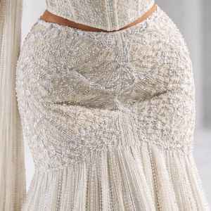 Robe de mariée sirène de luxe faite à la main avec corsage en perles et cristaux – Ensemble de reçu de mariage personnalisé avec lehenga - Product Image 3
