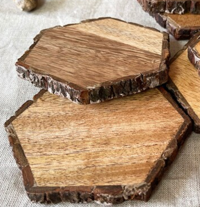 Sous-verres en bois faits à la main, lot de 6, décoration de table style farmhouse, sous-verres de mariage par B H Brothers - Product Image 5