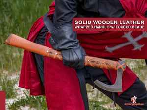 Hacha de Batalla Nórdica Forjada a Mano con Grabado Futhark, Hacha Medieval Tipo Tomahawk para Campismo y Supervivencia al Aire Libre con Envoltura de Cuero Tachonado - Product Image 4