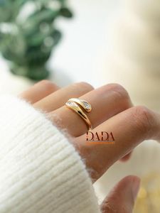 Anillo Artístico con Diamante Cultivado en Laboratorio en Forma de Pera, Joyería Contemporánea con Banda Abierta, Regalo de Aniversario de Bodas - Product Image 2