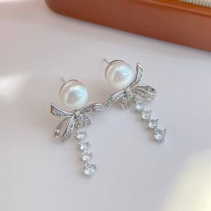 Pendientes de Perlas de Agua Dulce de Moda de Zhuji Shanxia Lake Town con Borla, Cristal y Nudo de Mariposa Incrustado Hao Shi - Product Image 2