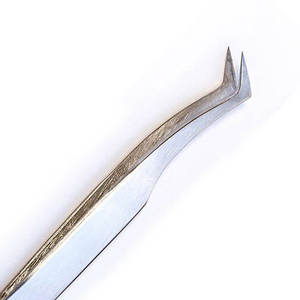 Pince à épiler incurvée en acier inoxydable avec pointe lisse antistatique, longueur 10 mm, pour application professionnelle des cils - Product Image 1