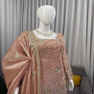 ヴァストラコテージ デザイナーシルク糸とスパンコール刺繍トップス付きシャララセット、デュパタ付き、マイクロコットン裏地、パーティーウェア - Product Image 6