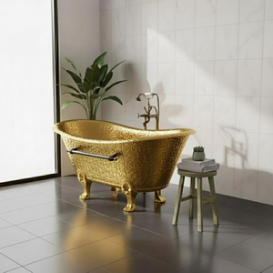 Bañera de latón dorado pulido con acabado texturizado y patas clásicas, disponible a precios de mayorista. - Product Image 4