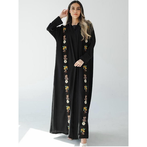 Abaya longue maxi brodée florale de créateur, robe islamique de luxe à ouverture frontale, élégante abaya noire brodée - Product Image 3