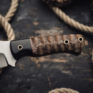 Couteau de chasse à lame fixe, manche en bois de rose, contrefort en résine noire, broche en laiton avec étui en cuir travaillé, vente en gros, B2B, OEM - Product Image 3
