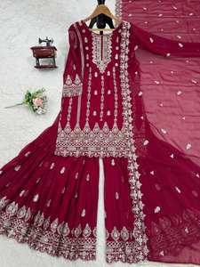 Conjunto de traje de georgette sintético color escarlata con bordado de lentejuelas pesadas y hilo de georgette sintético con bordado de lentejuelas, top y sharara - Product Image 3