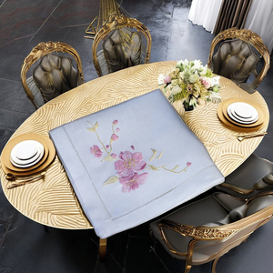 Nappe carrée en lin pur faite à la main, broderie jonquille, design moderne et luxueux pour les célébrations printanières, espaces repas élégants - Product Image 3