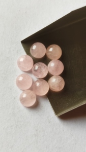 Lote de Gemas Sueltas de Morganita Melocotón Natural, Calibradas AAA, de 6mm, Redondas, con Reverso Plano, Cabujón Liso, Venta al por Mayor - Product Image 3