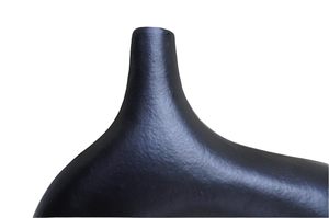 Jarrón de Mesa de Metal Negro Minimalista de Moda, 30 cm de Largo, Diseño Escultural, Pieza Decorativa Moderna - Product Image 2