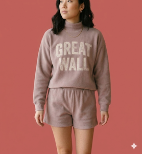 Conjunto de Top de Cuello Alto y Shorts por Encima de la Rodilla para Mujer, en Color Sólido, para Invierno, con Corte Holgado, Tejido de Punto Suave y Estilo Casual Moderno - Product Image 1
