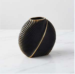 Jarrón de Metal Negro de Diseño, Hermosa Pieza Decorativa Elegante para Bodas o Mesas Festivas - Product Image 1