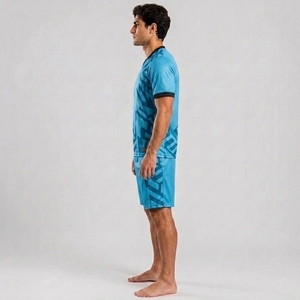 Vêtements de sport légers et performants pour uniformes de football, conçus avec des coutures durables et un tissu respirant pour une mobilité flexible. - Product Image 3