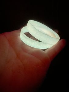 Bracelet en silicone qui brille dans le noir - Article promotionnel écologique imprimé à l'écran avec le modèle GLOW 101 par Wristband India - Product Image 2