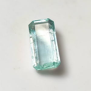 มรกตทรงเหลี่ยมธรรมชาติจากไนจีเรีย สีฟ้าอมเขียวอ่อน 7.80 กะรัต พลอยเจียระไน (9.3x18.6x5 มม.) สำหรับทำเครื่องประดับ - Product Image 4