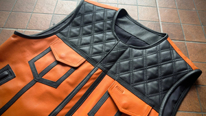 Chaleco de Cuero Negro y Naranja Hecho a Mano para Motociclistas - Product Image 5
