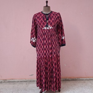 Robe longue écologique à imprimé géométrique rouge, manches lanternes, col rond, ourlet droit, coupe classique, toutes saisons, en coton tissé brodé - Product Image 2