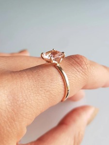 Bague de fiançailles solitaire en or massif 14 carats, Morganite naturelle en forme de lèvres, 2 carats, faite à la main, bijoux de luxe - Product Image 3