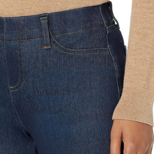 Jean slim pour femme en denim, tissu extensible et doux, pantalon décontracté et tendance, vêtement confortable et moderne pour tous les jours - Product Image 5