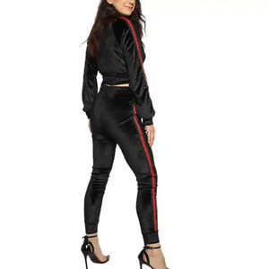 Conjunto de sudadera y pantalón corto para mujer, personalizable, con cremallera, estilo desgastado, lavado ácido, tipo jogger, con capucha corta. - Product Image 4