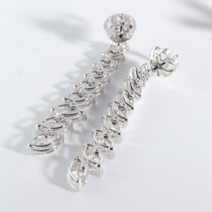 Pendientes de lujo con diamantes de corte marquesa en oro blanco, largos, lineales, en cascada, con diseño de hojas, para mujer. - Product Image 2