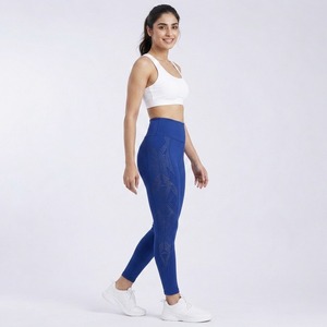 Leggings athlétiques pour femmes, fabriqués avec un tissu extensible de qualité supérieure, offrant un confort sécurisé et une liberté de mouvement pour les séances actives. - Product Image 6
