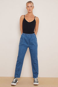 Jeans pour femmes en gros, pantalons cargo en denim extensible, vêtements avec logo personnalisé, nouveau design avec grandes poches, matière douce et respirante - Product Image 6