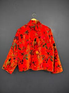เสื้อแจ็คเก็ตกำมะหยี่พิมพ์ลายดอกไม้ คอจีน แขนยาว ทรงหลวม ปักลายสีแดง สวมใส่สบายๆ ในฤดูใบไม้ร่วง ระบายอากาศได้ดี - Product Image 2