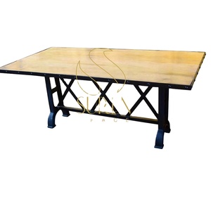 Table de salle à manger traditionnelle indienne en fer forgé pour hôtels - Marque Suren Space, origine Rajasthan - Product Image 1