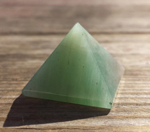 Wholesale 30-35mm Pyramid Muntaha Agate Handmade Natural Stone Bulk Reiki <b>Crystals</b> Green Aventurine Premium Quality - Product Image 1