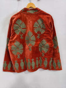 Chaqueta corta informal de terciopelo bordado Suzani para mujer, transpirable, artesanal, de algodón, con un diseño elegante. - Product Image 5