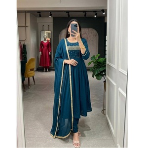 Traje Anarkali Mul Chanderi de moda muy solicitado con dupatta y pantalón para mujer, colección festiva disponible para la venta - Product Image 4