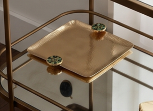 Plateau de service de luxe en métal doré avec incrustations vertes, accents décoratifs, design martelé, élégant objet de présentation pour table, usage résidentiel - Product Image 4