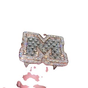 Anillo de Campeonato Personalizado con Letra Inicial, Estilo Hip Hop, con Incrustaciones de Moissanita VVS Esmeralda y Plata, Regalo para Hombre - Product Image 1