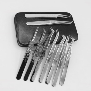 Pince à cils RMI Heart Design Grip en acier inoxydable argenté, 6 embouts différents et étui magnétique, ensemble de pinces - Product Image 3