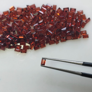 โกเมนสีแดงธรรมชาติ 3x2 มม. ทรงบาแกตต์ คุณภาพดีที่สุด พลอยเม็ดเดี่ยวสำหรับทำเครื่องประดับ - Product Image 1