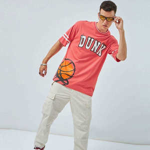 Camiseta de Corte Cuadrado y Tejido Grueso |   Diseño Personalizado con Impresión Puff |   Elementos Esenciales de la Moda Urbana - Product Image 3