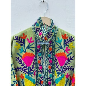 Veste en velours Suzani multi-brodée, faite à la main, courte, unisexe, avec deux poches latérales, style printemps - Product Image 5