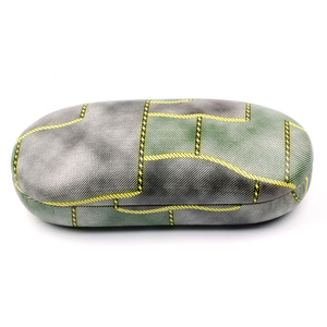 กล่องใส่แว่นตาทรงสี่เหลี่ยมแบบกึ่งแข็งลายสก็อตคลาสสิก - Product Image 1