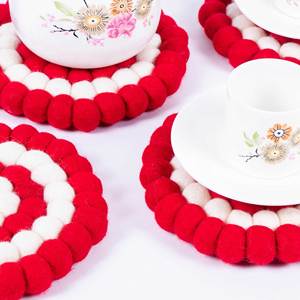 Ensemble de 4 boules rondes en feutre colorées (1 cm) - Décoration de table et accessoires - FeltandWool - Product Image 3