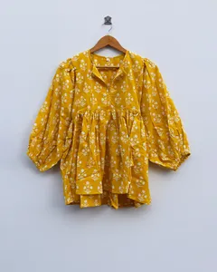 Vestido Mini Casual de Verano con Estampado Floral Amarillo Bohemio, Mangas Abullonadas de Algodón, Corte Holgado y Detalle de Lazo en el Cuello - Product Image 1