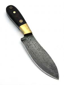 Herramienta de preparación de acero damasco grabado con ácido de alto contraste, con perfil de punta caída y mango de madera oscura contorneada. - Product Image 3