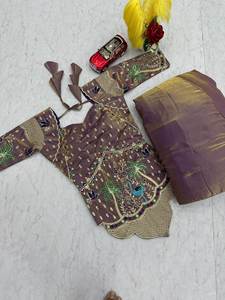 Conjunto de Lehenga Choli de Seda Pura con Bordado de Hilo de Satén y Lentejuelas - Product Image 6