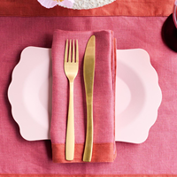 Napperons et serviettes en lin modernes faits main avec ourlets festonnés – Durables et écologiques pour anniversaires, mariages, tables d'été et événements en plein air