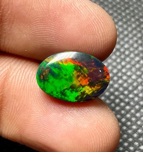Ópalo Etíope Natural Grado AAA, Corte Oval Cabujón, Gema Suelta con Efecto de Juego de Color y Fuego en Verde/Rojo/Naranja para Joyería - Product Image 3