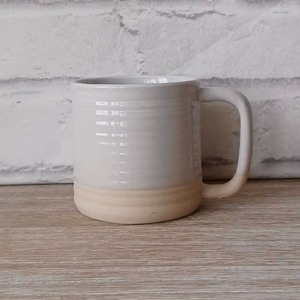 Tasse à café classique en céramique blanche, adaptée à diverses esthétiques de cuisine et de salle à manger - Product Image 2