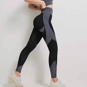 Ensemble 2 pièces de sport respirant pour femme avec logo personnalisé : Legging froncé et soutien-gorge de sport pour le fitness et le yoga, idéal pour les grandes tailles - Product Image 5